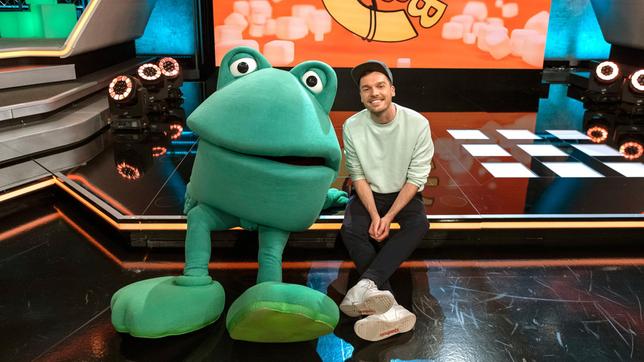Bild: SWR/Patricia Neligan Feuern an und grooven mit beim Wettkampf um den goldenen Tigerenten-Pokal: Sympathieträger Günter Kastenfrosch und Club-DJ Max Dehling