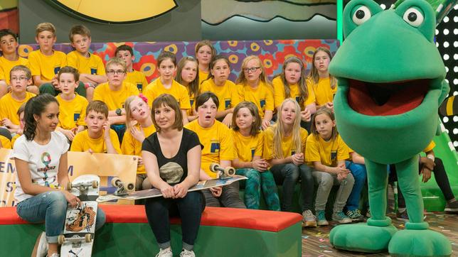 Bild: SWR/Patricia Neligan Folge 948: Die Tigerenten von der Hardtschule in Durmersheim mit Moderatorin Muschda Sherzada und Longboarderin Giulia Alfeo.