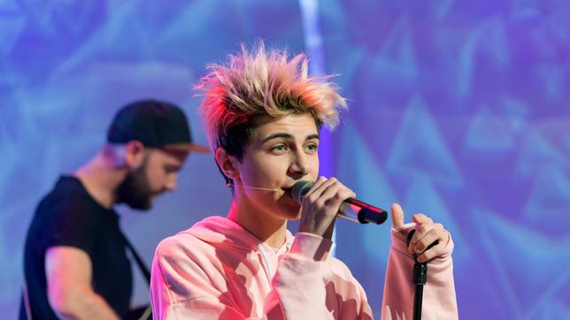 Bild: SWR/Alexander Kluge Für Aufregung sorgt Youtube-Star Lukas Rieger, der im Studio seinen aktuellen Song "Bring Me To Life" performt.