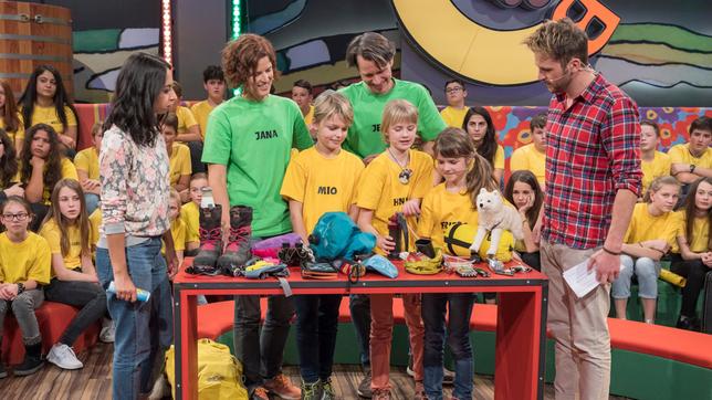 Bild: SWR/Sabine Stumpp Heute zu Besuch im Tigerenten Club: die Familie Steingässer! Jana und Jens Steingässer und ihre vier Kinder befinden sich zusammen auf den Spuren des Klimawandels. Dafür reisen sie an die Orte der Welt, die besonders von der Veränderung des Klimas betroffen sind. Im Studio erzählen sie Muschda und Johannes, was sie in den Ländern gesehen und erlebt haben und was man gegen den Klimawandel tun kann.