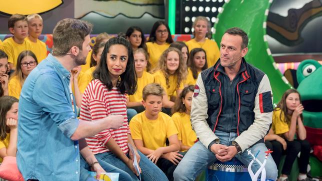 Bild: SWR/Alexander Kluge Kunstflug-Pilot und Air-Race-Weltmeister Matthias Dolderer ist im Tigerenten Club zu Besuch. Dort berichtet er von seinem waghalsigen Sport mit dem Air-Race-Flugzeug und erklärt, was die Herausforderung beim rasenden Flug durch die Hindernisse ist.