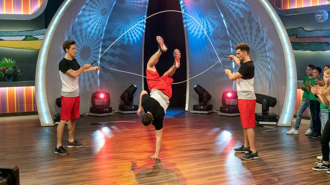 Bild: SWR/Patricia Neligan Sebastian, Amir und Fabian verbinden Seilspringen und Akrobatik zu einer anspruchsvollen Choreografie.