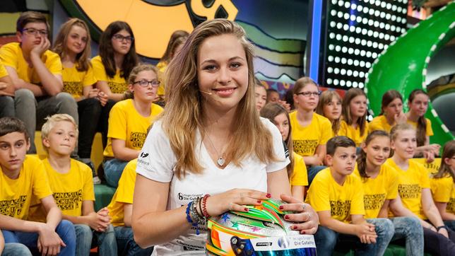 Bild: SWR/Sabine Stumpp Sie liebt das Tempo und den Adrenalinkick - Formel-4-Fahrerin Sophia Flörsch! Die 15-Jährige rast mit ihrem 160 PS starken Rennwagen von einem Erfolg zum nächsten. Im "Tigerenten Club" legt sie heute einen Boxenstopp ein. Schulklassen: Gymnasium Plochingen, Plochingen (Tigerenten), Immanuel-Kant-Gymnasium, Tuttlingen (Frösche).