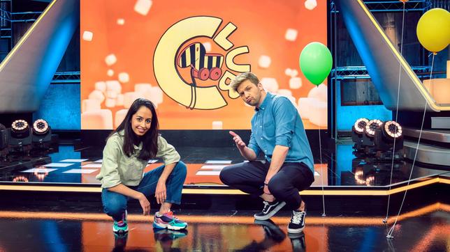 Bild: SWR/Benoît Linder Sind bereit für das Geschwisterteam und den Wettkampf um den goldenen Tigerenten-Pokal: das Moderations-Duo Muschda Sherzada und Johannes Zenglein.