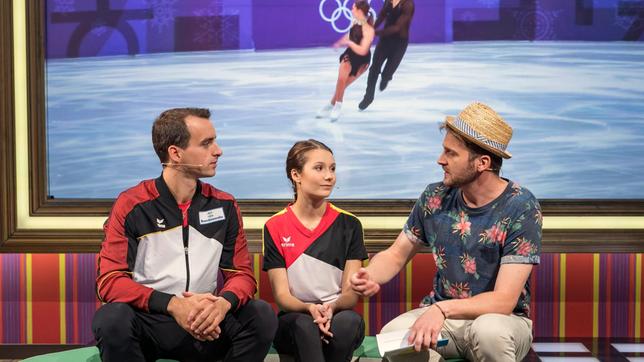 Bild: SWR/Sabine Stumpp Todesspirale, Biellmann-Piroutte und Axel - Elemente der gefährlichen und ebenso schwierigen Sportart Eiskunstlauf.