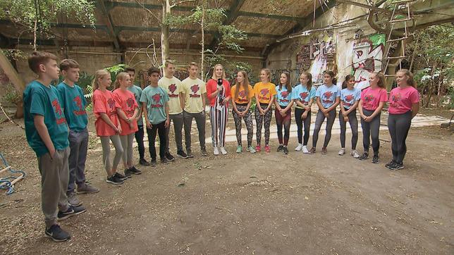 Bild: rbb Sie sind stark, sie sind mutig und unglaublich fit – acht TWIN TEAMS aus ganz Deutschland stürzen sich - auf dem Weg zum Titel TWIN TEAM DES JAHRES - in ein einmaliges Abenteuer: Die GESCHWISTER-CHALLENGE! Los geht’s in Berlin mit dem Qualifying.