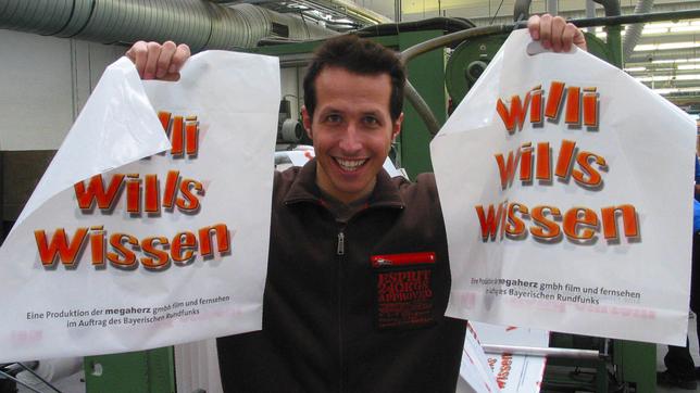 Bild: BR/megaherz gmbh Willi wills wissen Willi Weitzel: Willi Weitzel bei der Firma thermo-pack mit seinen eigenen "Willi wills wissen"-Tüten.