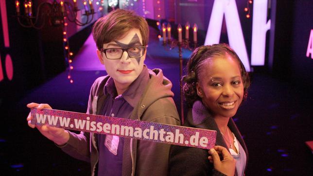 Bild: WDR/Thorsten Schneider Shary und Ralph machen heute eine richtig romantische Sendung mit schönen Antworten auf wunderschöne Fragen. Zum Beispiel: Warum schminken sich Frauen und Männer nicht?