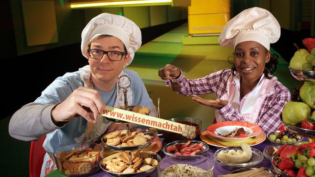 Bild: WDR/Thorsten Schneider Shary und Ralph melden sich heute aus ihrer Küche und zeigen, was zu einem leckeren Kuchenfondue gehört. Außerdem verraten sie die Antwort auf folgende Frage: Was ist eine Allergie?