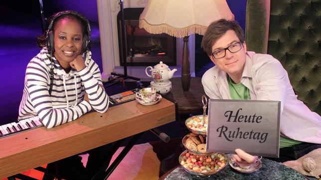 Bild: WDR/Thorsten Schneider Shary und Ralph zeigen heute, wie sie sich an ihrem Ruhetag die Zeit vertreiben. Sie verraten außerdem, wie eine geheime Schrift funktioniert