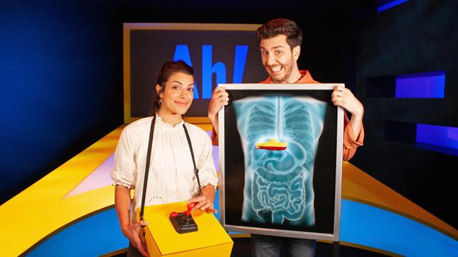 Bild: WDR/Thorsten Schneider Tarkan und Clarissa beschäftigen sich dieses Mal mit dem Thema "Reise zum Mittelpunkt des Körpers".