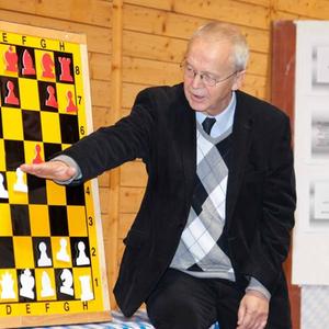 Helmut Pfleger am Präsentationsbrett, 2012