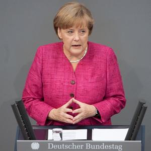 Bundeskanzerlin Angela Merkel während ihrer Regierungserklärung im Berliner Bundestag am 9. Juni 2011, in der sie über die Energiepolitik und den Ausstieg aus der Atomenergie spricht.