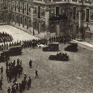Ankunft der deutschen Bevollmächtigten zur Unterzeichnung des Versailler Vertrages am 28. Juni 1919