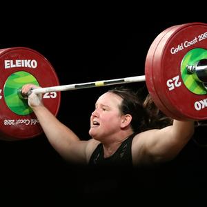 Die Neuseeländerin Laurel Hubbard nimmt am Finale der Frauen im Gewichtheben über 90 kg bei den Commonwealth Games 2018 an der Gold Coast, Australien, teil.