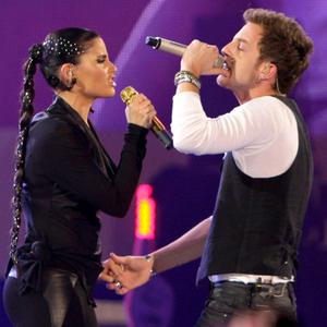Nelly Furtado und James Morrison bei einem Live-Auftritt