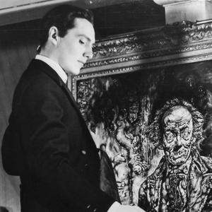Eine Szene aus dem Spielfilm "Das Bildnis des Dorian Gray" (USA, 1945): Dorian Grey steht vor seinem gealterten Gemälde.