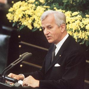 In seiner Rede vor dem Deutschen Bundestag am 8. Mai 1985 zum 40. Jahrestag der Kapitulation bezeichnet Bundespräsident Richard von Weizsäcker das Kriegsende als einen &#034;Tag der Befreiung&#034;.