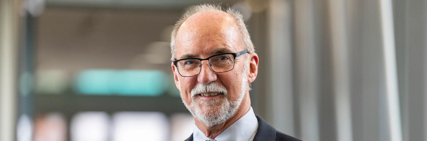 Dr. Engelbert Günster