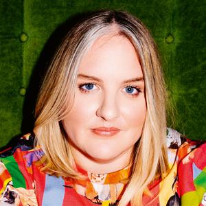 Comedian und Autorin Giulia Becker 