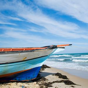 Fischerboot an tunesischer Küste