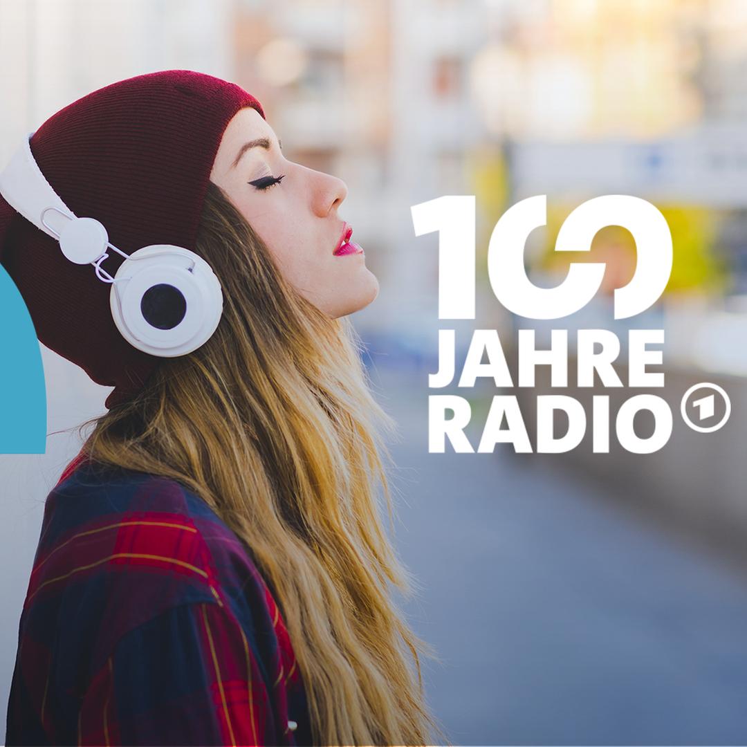 Grafik Hundert Jahre Radio/ Junge Frau mit Kopfhörern