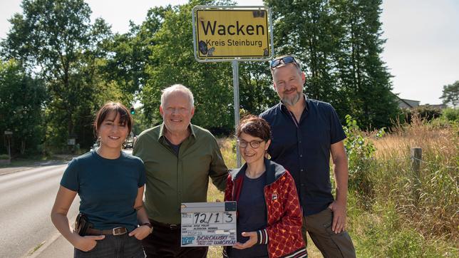 Drehstart Tatort: Borowski und das unschuldige Kind von Wacken - v.l.n.r.: Almila Bagriacik, Axel Milberg, Ayse Polat (Regie) Aljoscha Hennig (Kamera)