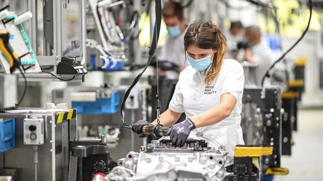 Der Automobilzulieferer ZF Friedrichshafen fährt die Produktion wieder hoch.