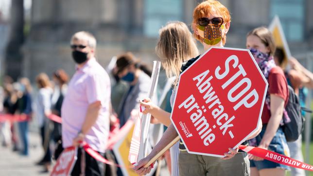 Bild: dpa/Kay Nietfeld Demonstration vor dem Koalitionsgipfel am 2.6.2020