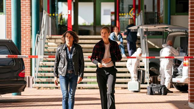 Bild: SWR/Christian Koch Ein trauriger Fall für Lena Odenthal (Ulrike Folkerts) und Johanna Stern (Lisa Bitter), die den gewaltsamen Tod eines Schülers aufklären müssen.