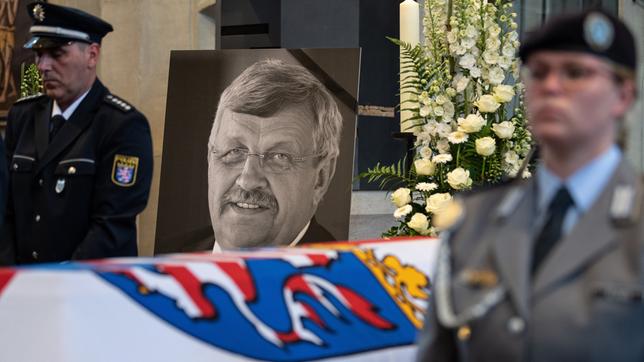 Bild: picture alliance/dpa/Swen Pförtner Sarg von Walter Lübcke