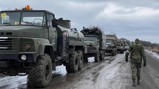 Bild: dpa/Sputnik Militärfahrzeuge in Luhansk
