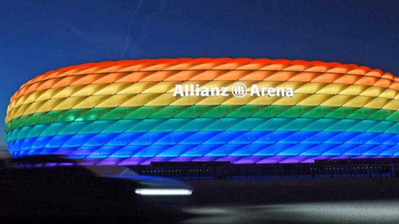 Allianz Arena Regenbogenfarben / Nach Regenbogen-Absage ...