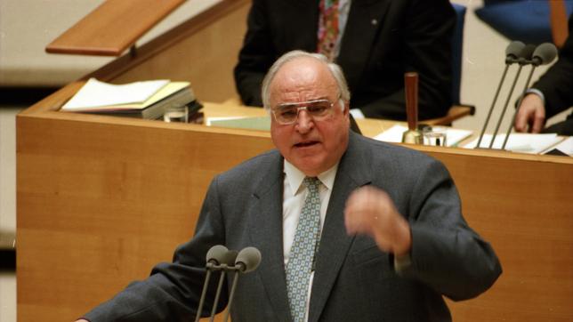 Helmut Kohl bei einer Rede im Bundestag im Jahr 1996.