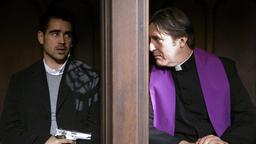 Auftragskiller Ray (Colin Farrell, li.) soll den Priester (Ciaran Hinds) erschießen.