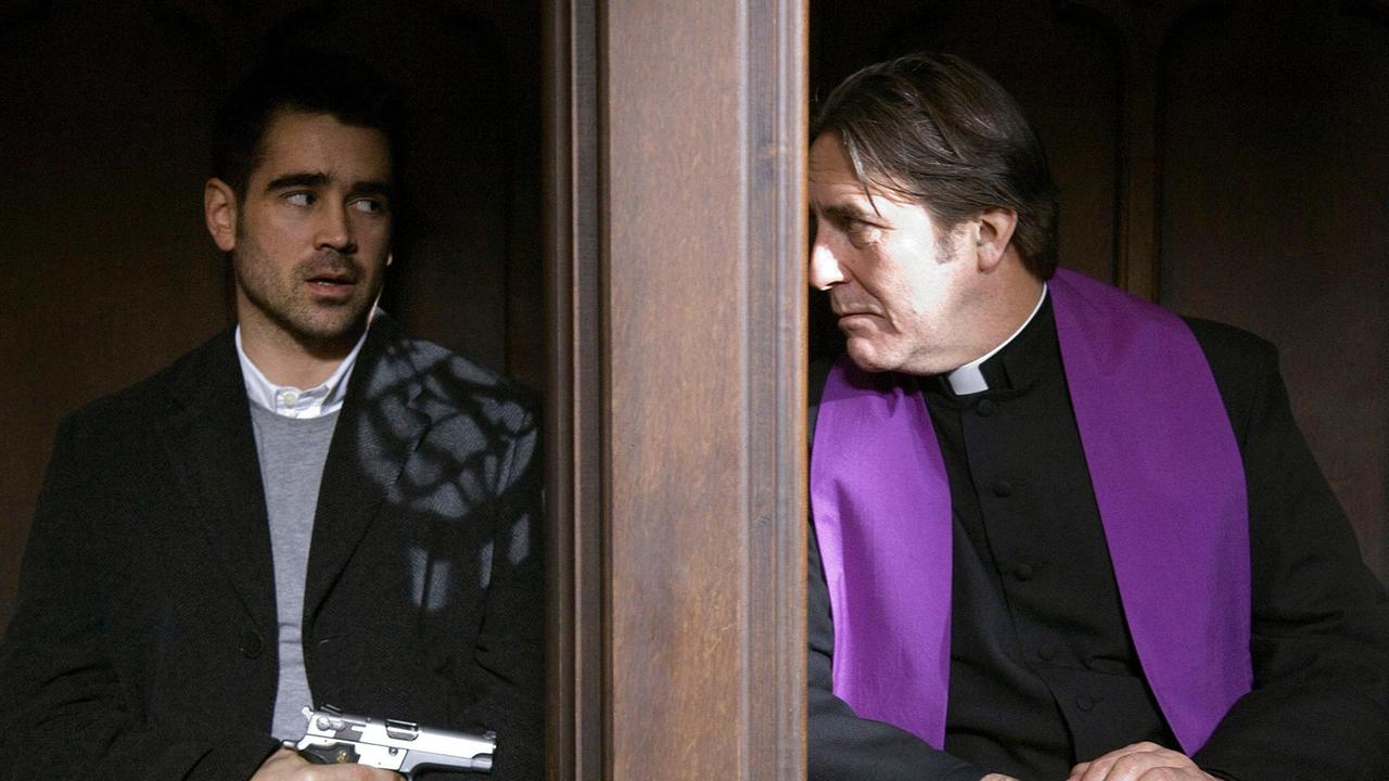 Auftragskiller Ray (Colin Farrell, li.) soll den Priester (Ciaran Hinds) erschießen.