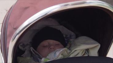 Bild: SWR Baby im Kinderwagen