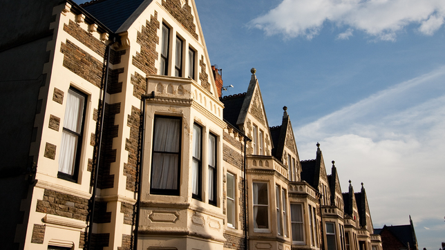 Häuserfront in Cardiff