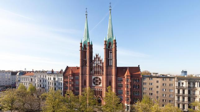 Bild: rbb/Constantin Beyer Unter dem Motto „Ein Brausen vom Himmel“ überträgt der Rundfunk Berlin-Brandenburg (rbb) für das ERSTE am Pfingstmontag einen katholischen Gottesdienst aus der Pfarrkirche St. Bonifatius in Berlin-Kreuzberg.