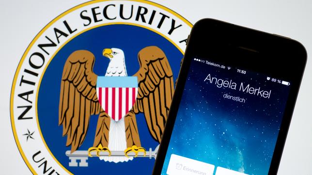 Bild: pa Logo der NSA mit i-Phone