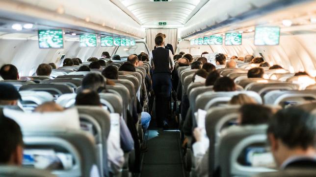 Passagiere in einem Flugzeug