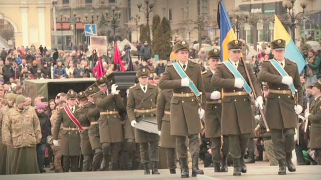Großes Geleit: Feierliche Beisetzung des "Helden der Ukraine" Dmytro Kotsyubailo, der mit 27 im Kampf um Bachmut getötet wurde. 