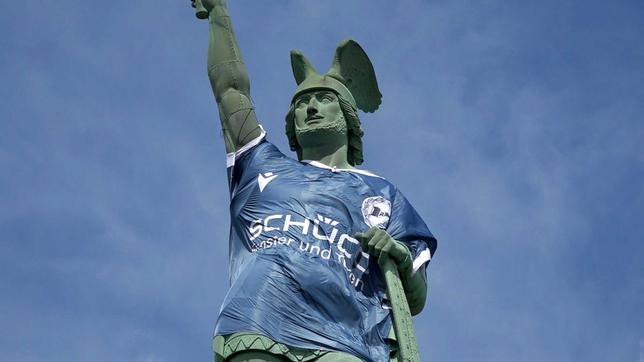 Das Hermannsdenkmal im Trikot des  DSC Arminia Bielefeld 