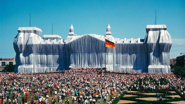 Am 24. Juni 1995 begann die spektakuläre Verhüllung des Berliner Reichstags. 