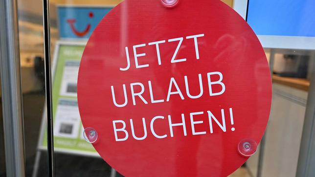 Schild "Jetzt Urlaub buchen"