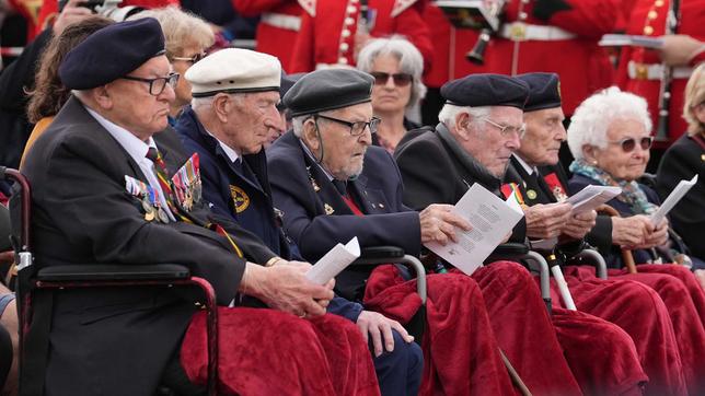 80 Jahre D-Day: Greise US-Veteranen werden mit allen Ehren in Frankreich empfangen.
