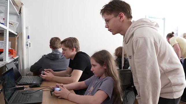 Drohenunterricht für ukrainische Schülerinnen und Schüler