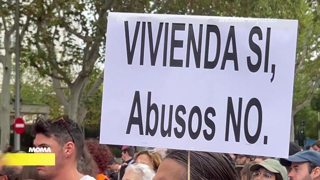 Mieterinnen und Mieter protestieren in Spanien gegen Mietwucher.