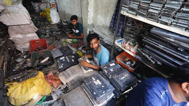Elektroschrott aus der EU stapelt sich in Indien.