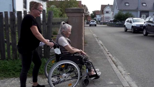 Britta Volk, Seniorin Dorothea Hoppe